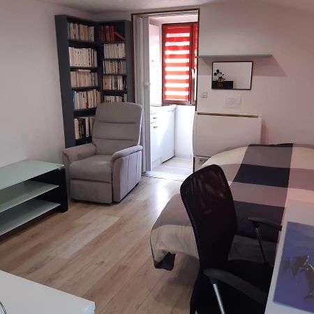 Apartament Studio Independant Saint-Illiers-la-Ville Zewnętrze zdjęcie