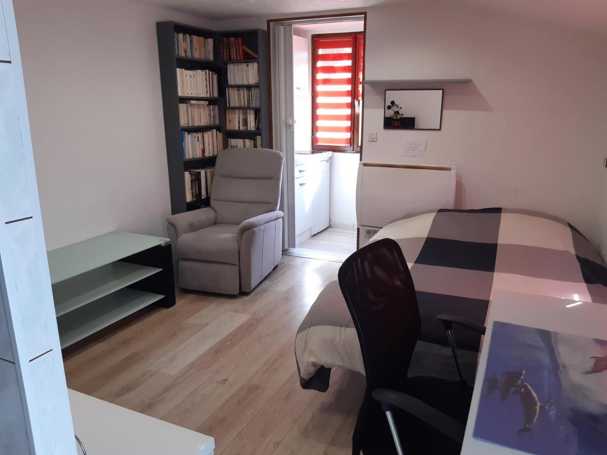 Apartament Studio Independant Saint-Illiers-la-Ville Zewnętrze zdjęcie